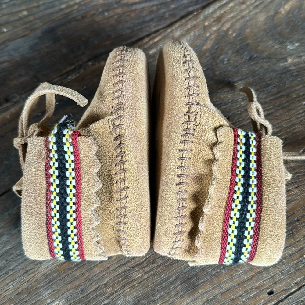 Baby Minnatonka Braid bootie suede moccasins‎ EUC size 3